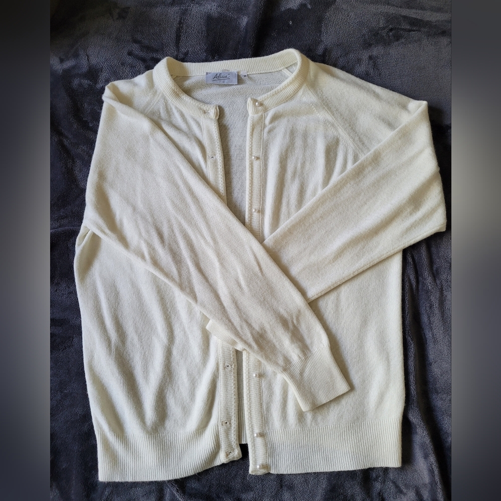 Cardigan with pearl buttoms medium